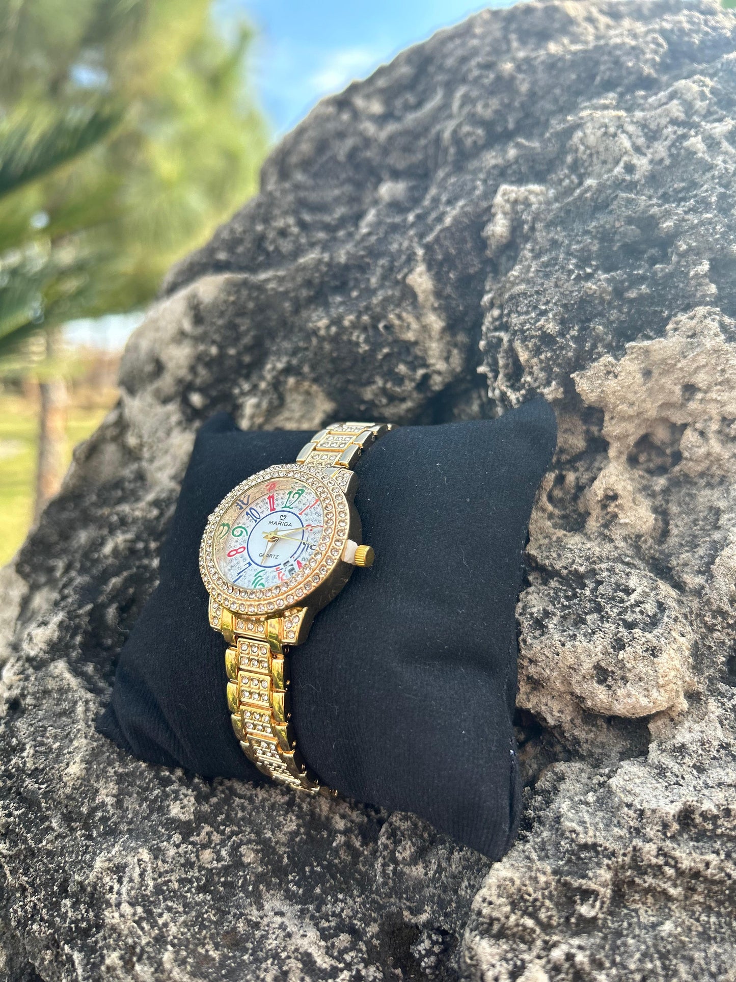 Women's Contemporary Waterproof Timepieces with Elegant Flair